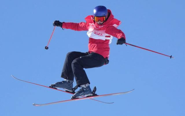 开云体最在线新网址-谷爱凌云顶首秀晋级决赛 保留难度赛后淡定吃“饼”