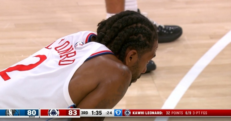 开云体育官网-连珠炮！小卡连中三分率队夺回优势 罕见吐舌庆祝